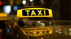 Виц на деня: Плевенчанин и Гошо таксиджията