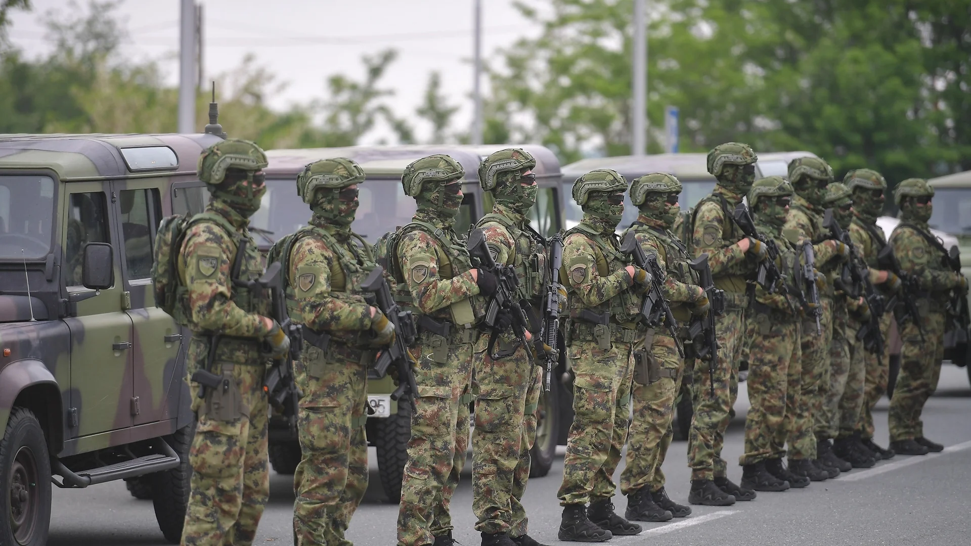 Опозицията: Обявяването на задължителна военна служба в Сърбия е популистки акт