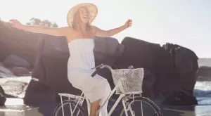 Тенденциите на 2022: Рокли с ластик