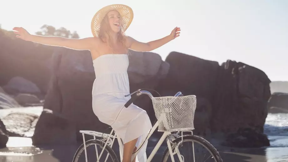 Тенденциите на 2022: Рокли с ластик