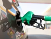 Цената на бензина в Гърция падна под 2 евро 