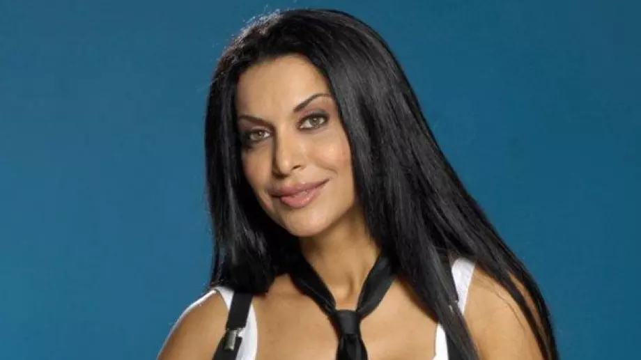 Няма да познаете Бони без грим и след корекциите (СНИМКИ)