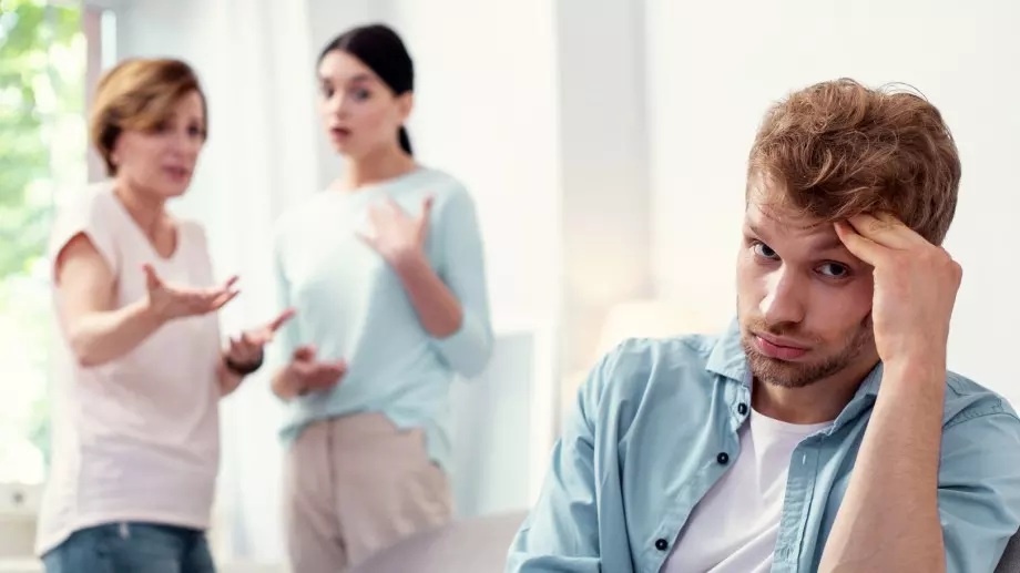 Женски виц за 6 август 2023: Жена омъжила и трите си дъщери