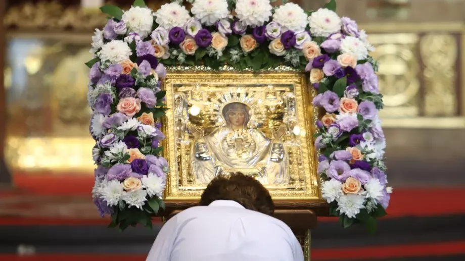 Много силна молитва към Божията майка