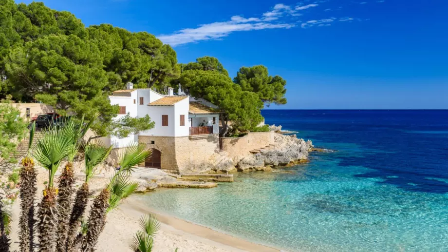 Няколко топли дестинации в Европа, където да избягате от студената зима