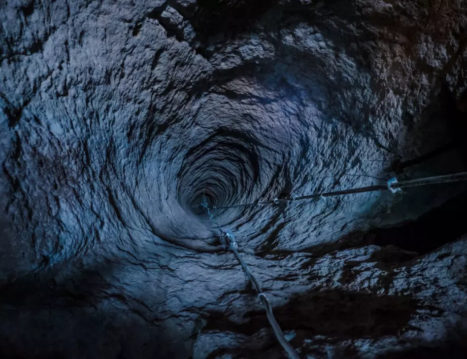 Изследователи се спуснаха в най-дълбоката пещера в Австралия (ВИДЕО)