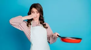 Така за минути ще почистите загорели съдове