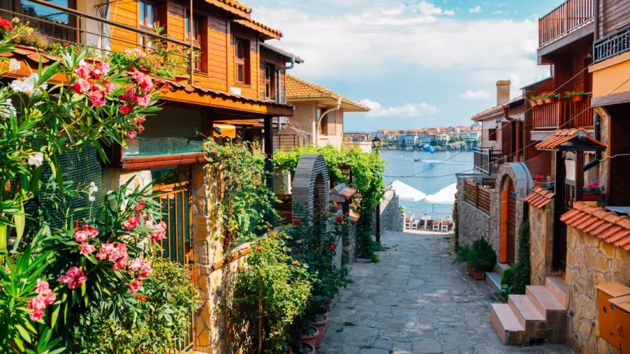 Ето кой град на Черноморието се конкурира със София по цени на имотите