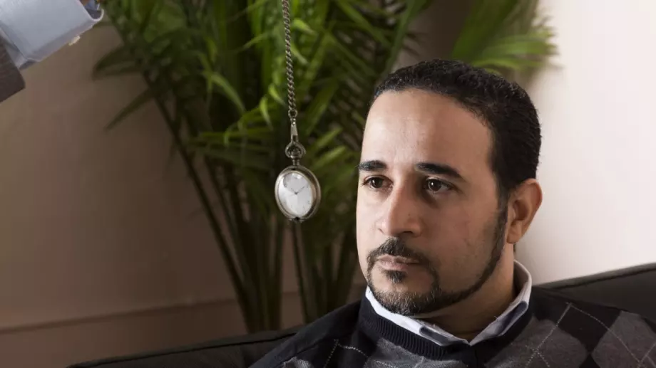 Виц на деня: Перничанин показва магии на приятели