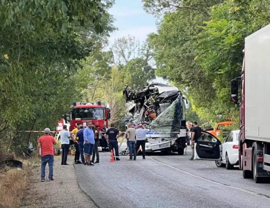 Откриха части от тахографа на катастрофиралия румънски автобус между Търново и Русе