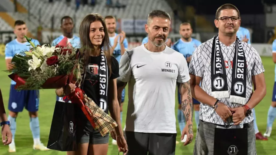 Локомотив Пловдив осигурява парична премия на световната шампионка Пламена Миткова нейния треньор