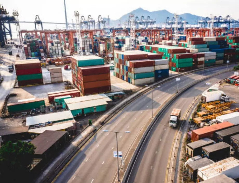 Китайският износ скача през юли, но се изправя пред забавяне на глобалния растеж