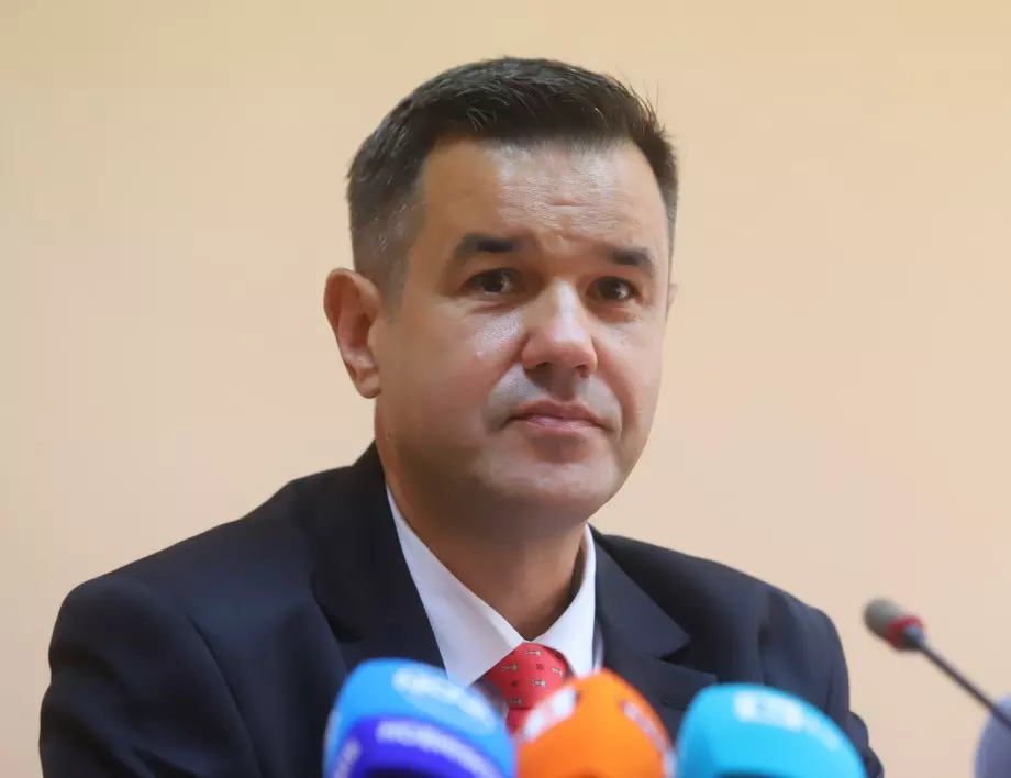 Министър Стоянов: ДКК и КЗП явно имат политически принципал, саботират всички процеси