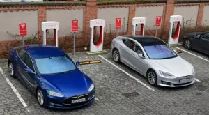 Tesla инсталира трета зарядна станция за електромобили в Бургас
