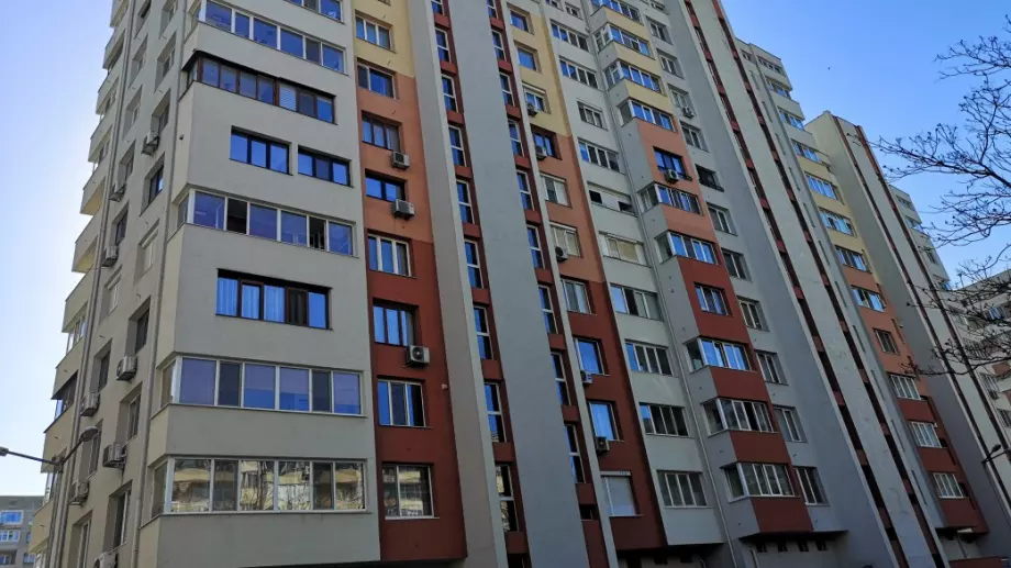 Няма пари: С този мотив служебното правителство иска край на санирането