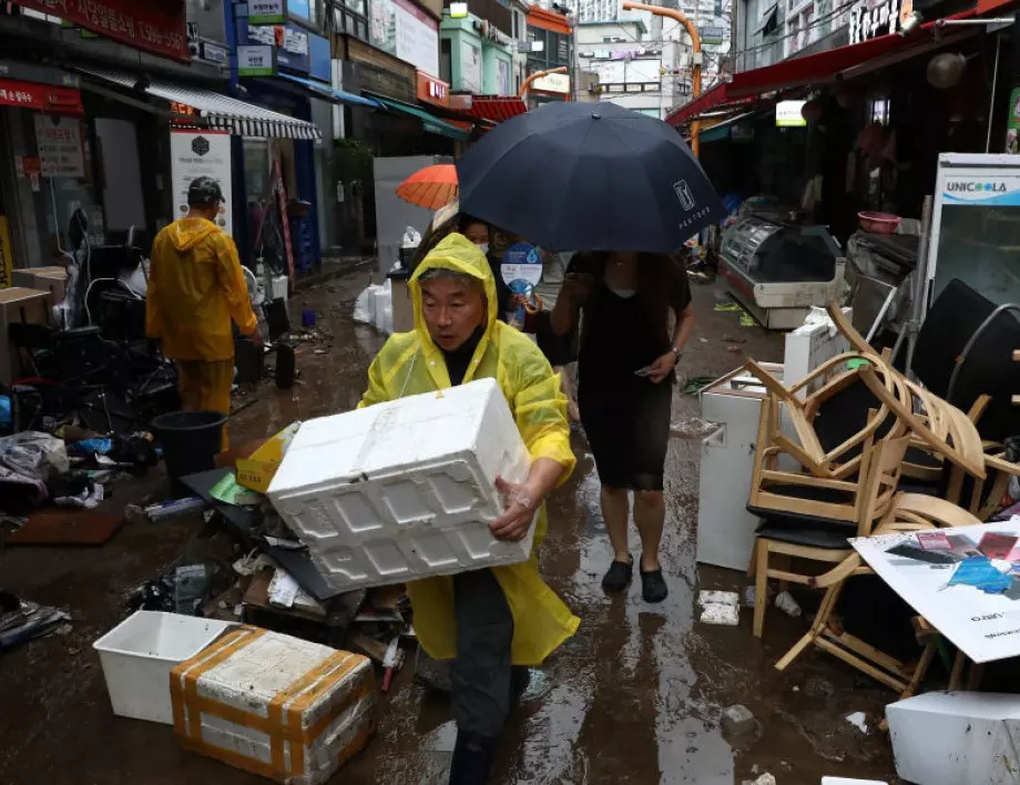 Огромните наводнения в Южна Корея взеха жертви (ВИДЕО)