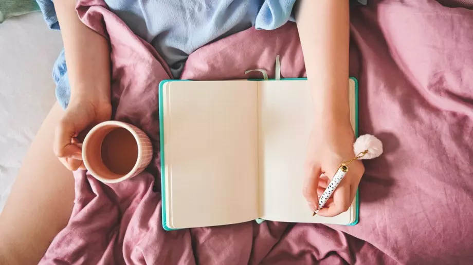 Пеньоар или пенюар - как се пише правилно?