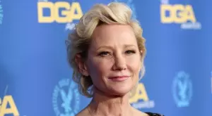 Ан Хечи е с малки шансове да оцелее след тежката катастрофа