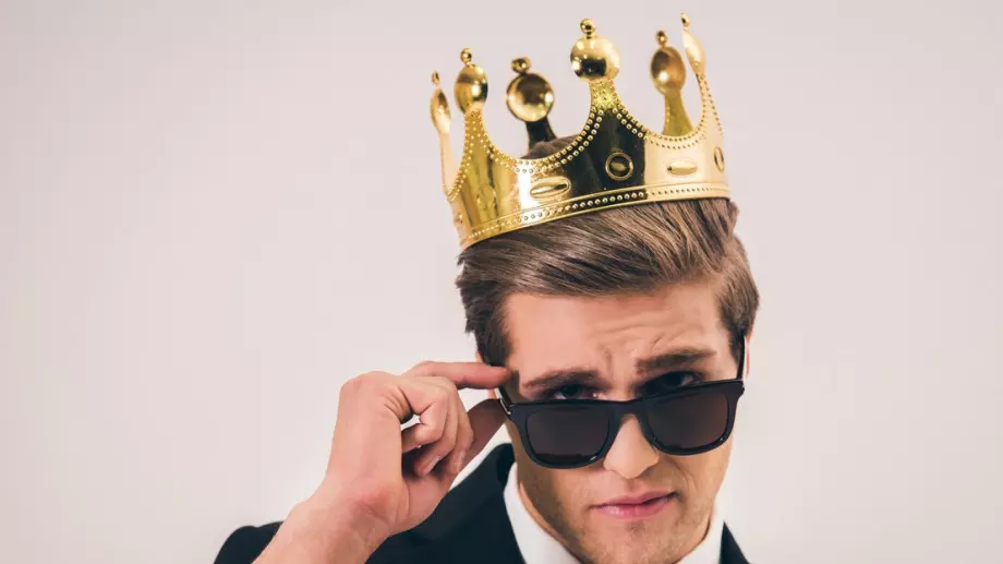 Виц за днес: Цар тръгнал да жени сина си