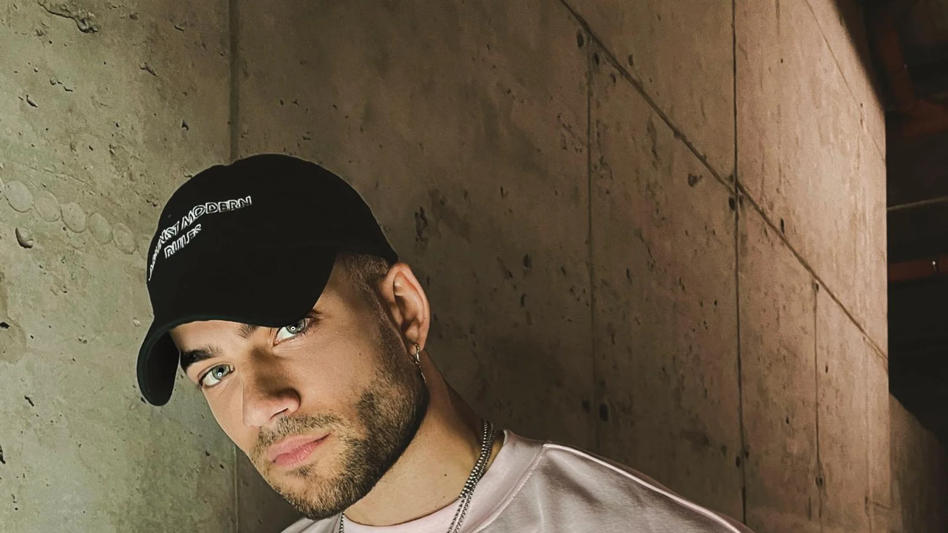 Ужас! Двама известни певци се предизвикаха на БОЙ!