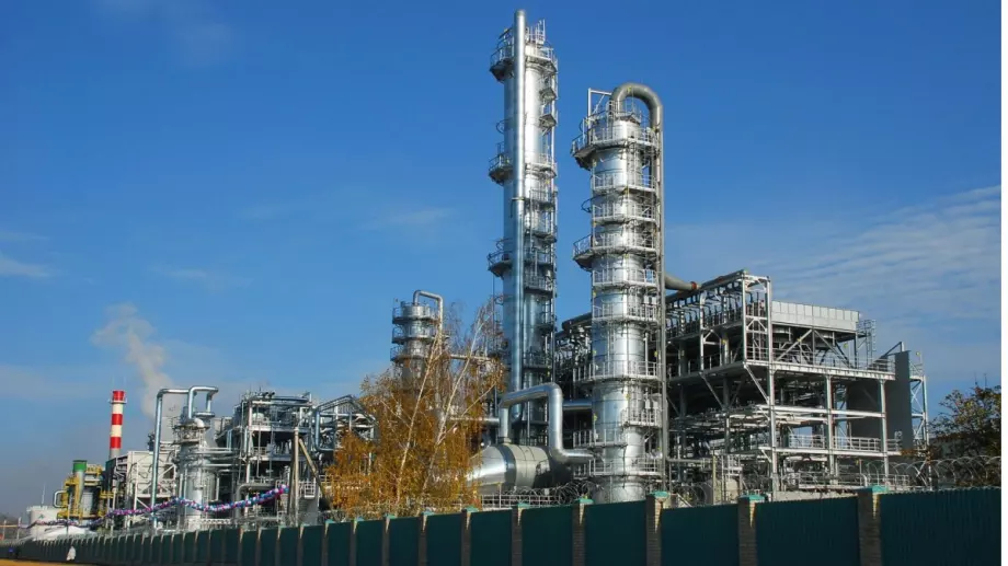 Авария спря цеховете за амоняк и амониев бикарбонат в "Неохим"