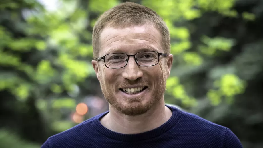 Какво още разбрахме за красивата приятелка на Яни от 