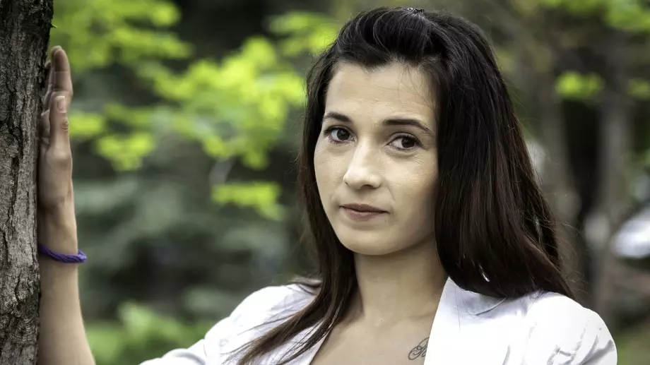 Няма да познаете Веселка от „Фермата“ (СНИМКИ)