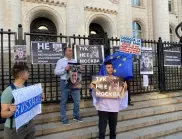 Тук не е Москва! Протест с плакати срещу екстрадирането на Алексей Алчин (ВИДЕО)