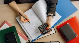 Новите правила на НАП: До края на месеца работодателите отчитат ваучери и помощи за служителите