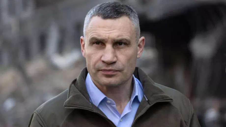 Бившият боксьор и кмет на Киев - Кличко обяви, че се развежда с жена си след 25 години брак