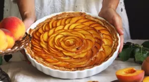 Тарта с праскови и бадеми