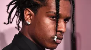 Съдят приятеля на Риана