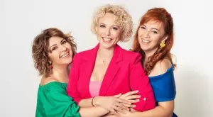 Три актриси, дузина истински истории и едно "Извънредно неудобно"