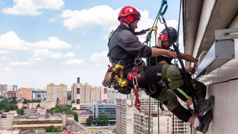 Строителството у нас бележи лек годишен ръст за първи път след 5-месечен спад