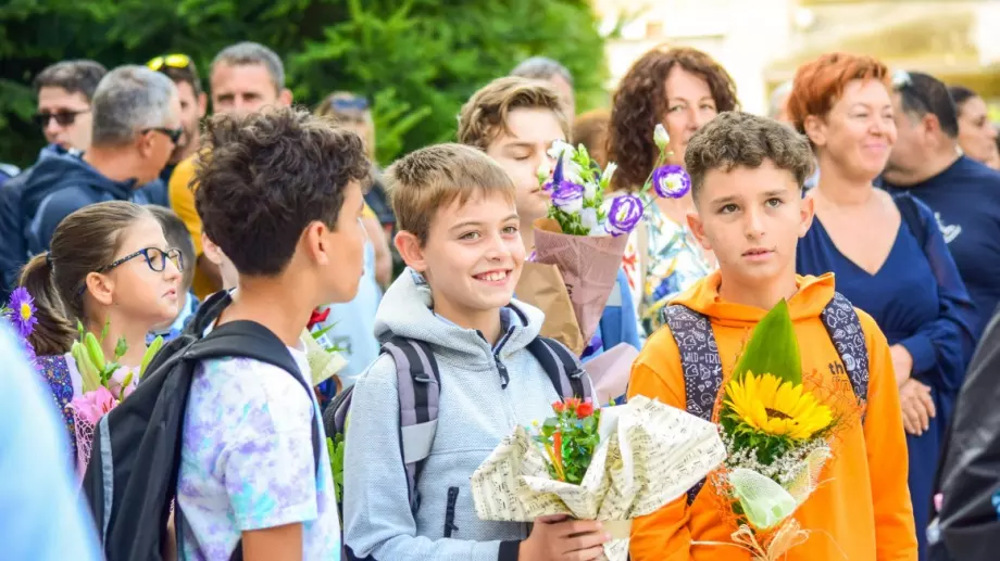 300 лева помощ за всички деца до четвърти клас