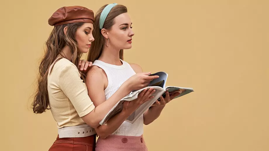 Лято 2023: 4 модни съвета за ниски момичета