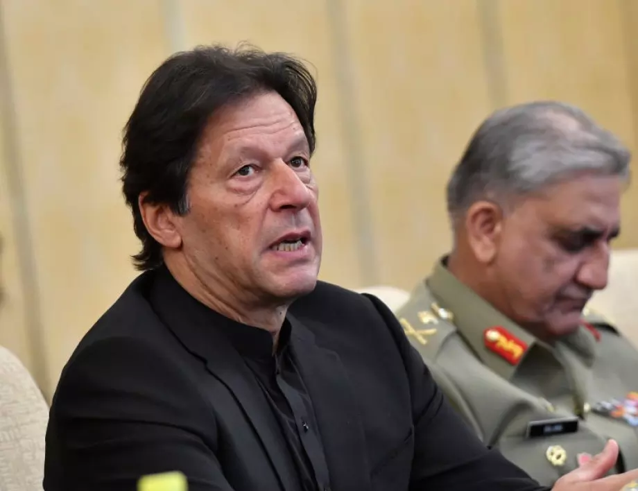 Повдигнаха обвинение на бившия премиер на Пакистан заради терористични заплахи