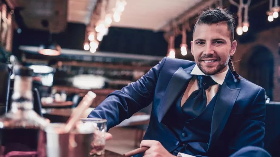 Виц на деня: Софиянец тарикат сяда в кръчма в Перник