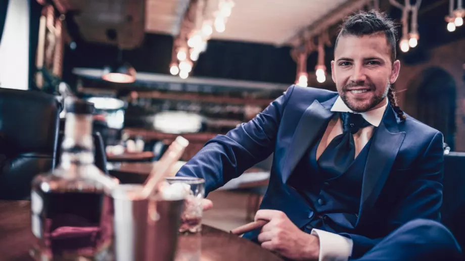 Виц на деня: Мъж влиза в бар за ловци