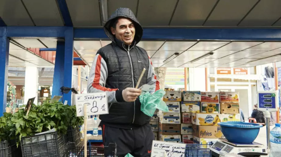 Виц на деня: Циганин обрал джанки и отишъл да ги продава на пазара