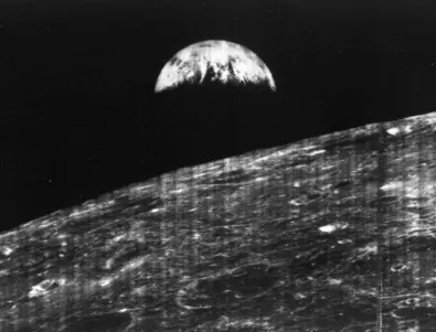 Вижте как е изглеждала Земята на първата снимка от Луната