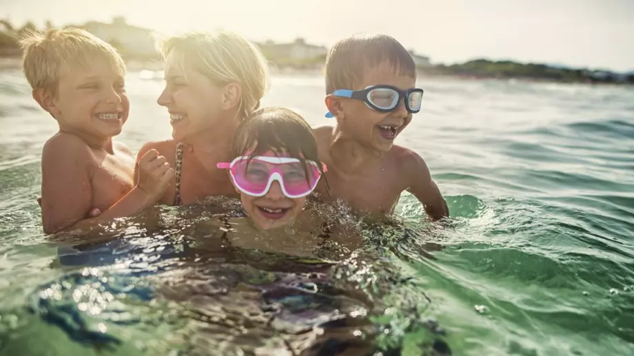 Защо "отивам на море с три деца" не е равнозначно на "отивам на почивка"