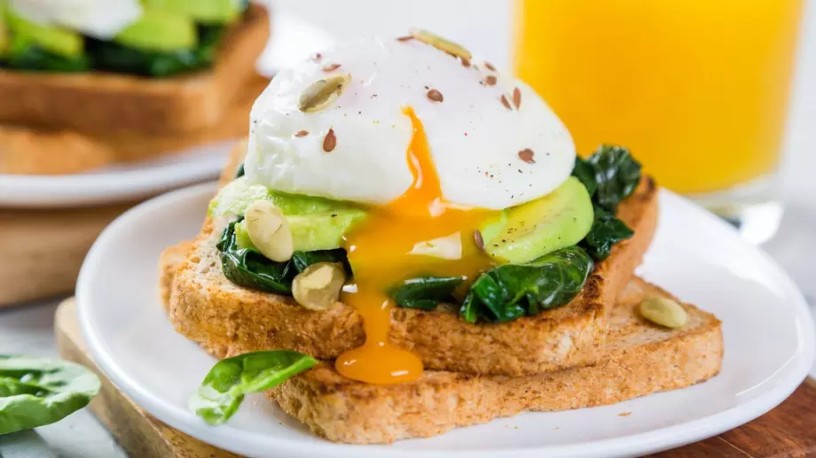 Как да приготвите перфектното поширано яйце