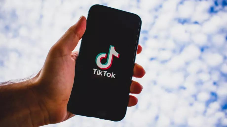 ЕК забрани на служителите си да използват TikTok на служебните телефони