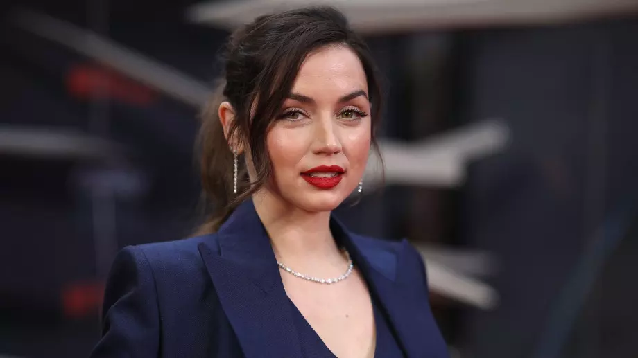 Ана де Армас: Не е лесно да станеш най-известната жена в света (СНИМКИ)