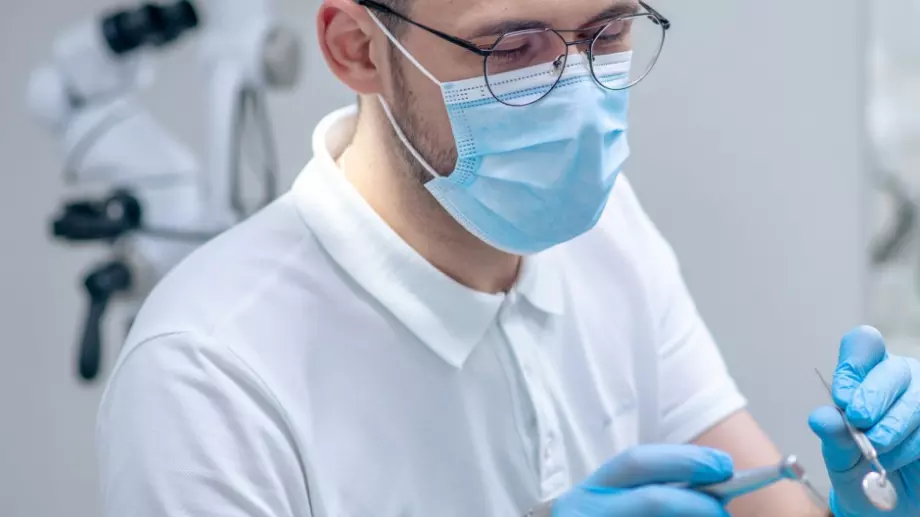 Виц на деня: Евреин при зъболекар