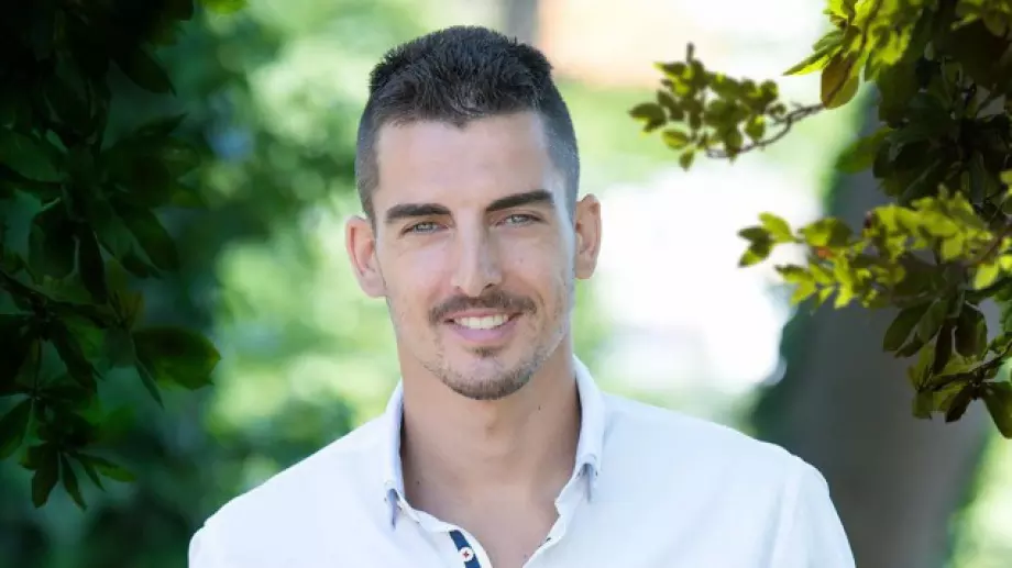 Изтекоха провокативни снимки на един от участниците в 