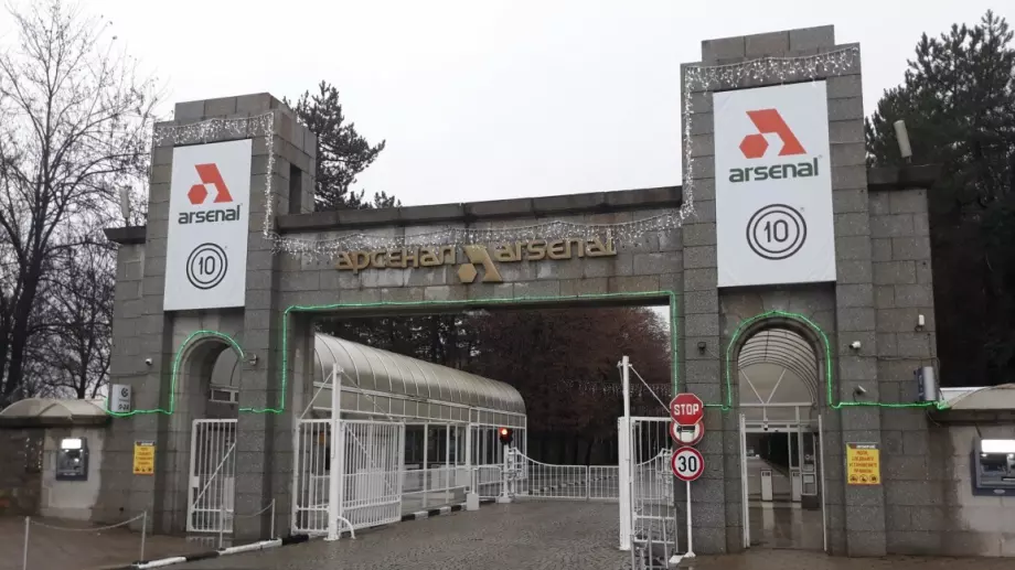 Оръжейният завод "Арсенал" разкри 2000 работни места, усилено търси кадри