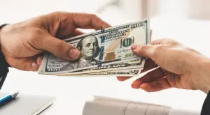 Губим хиляди левове от заплати в плик