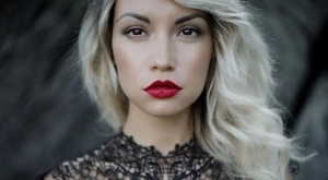 Виц на деня: Мъж се приближава към хубаво момиче в супермаркет